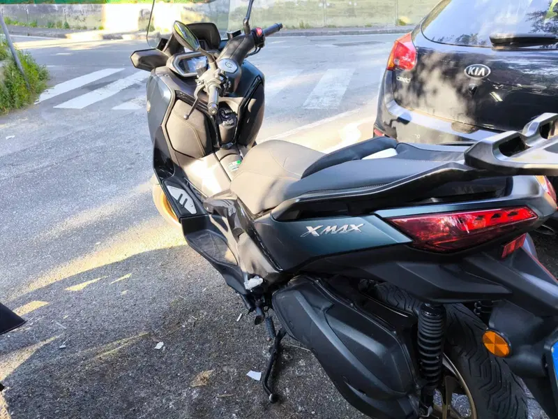 Yamaha X-Max 300 Tech Max (2021 - 24) (6)