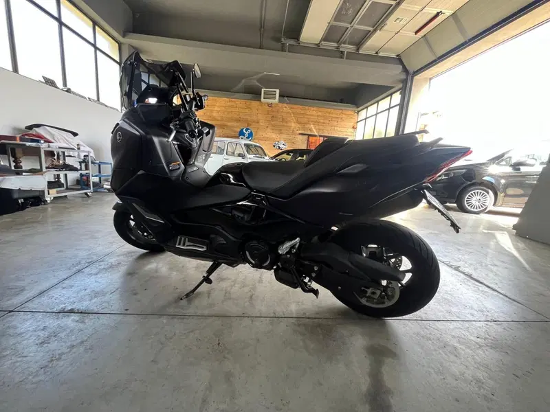 Yamaha T-Max 560 (2022 - 24) (7)