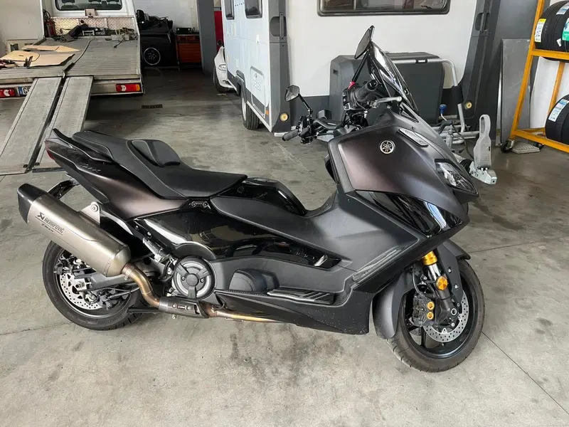 Yamaha T-Max 560 (2022 - 24) (8)
