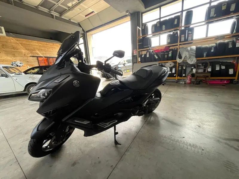 Yamaha T-Max 560 (2022 - 24) (9)
