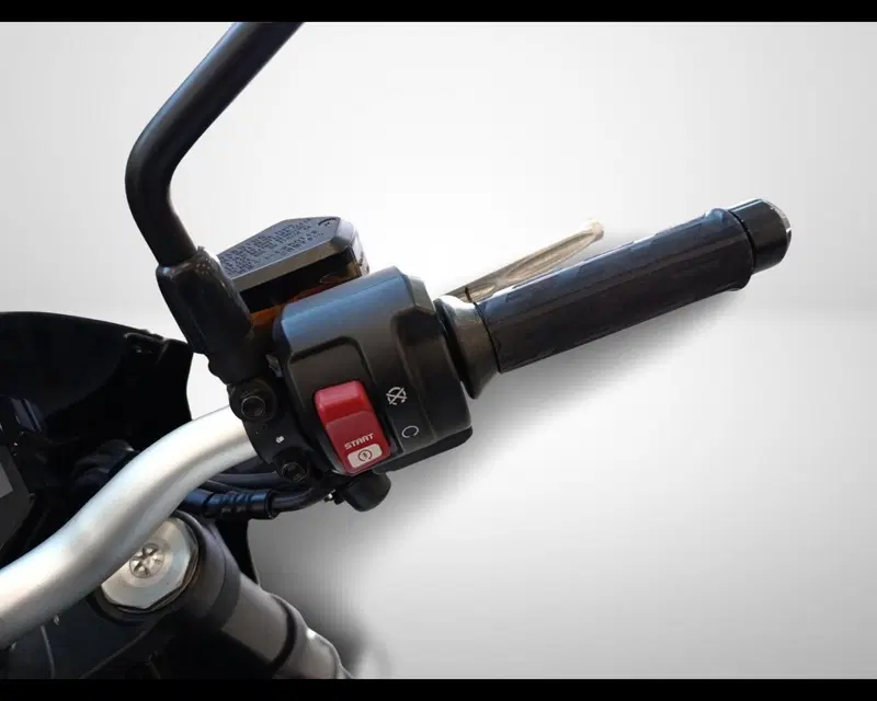 Honda CB 1000 R (2021 - 25) (11)