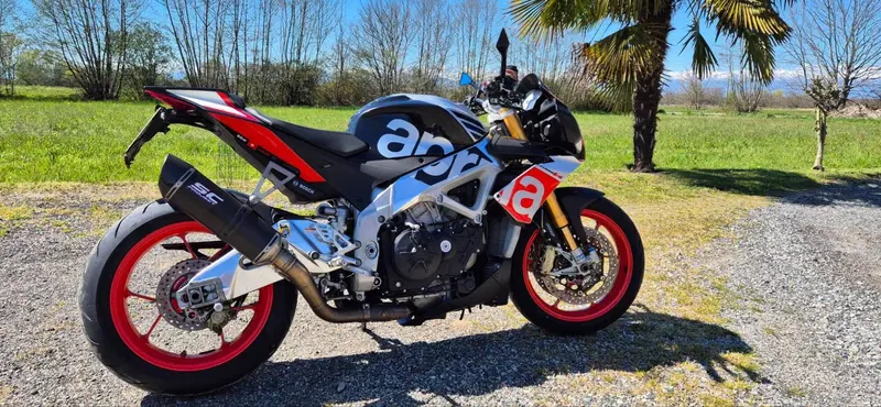 Aprilia Tuono V4 Factory (2015 - 17)
