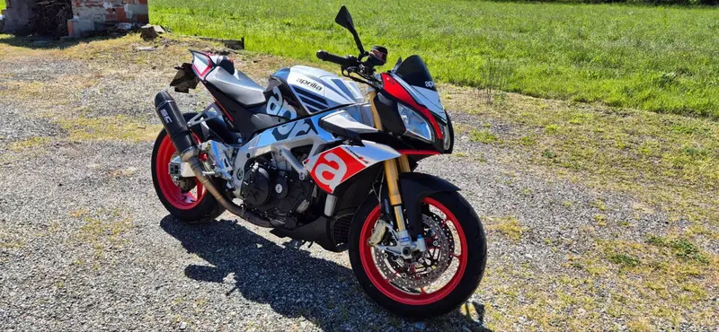 Aprilia Tuono V4 Factory (2015 - 17) (2)