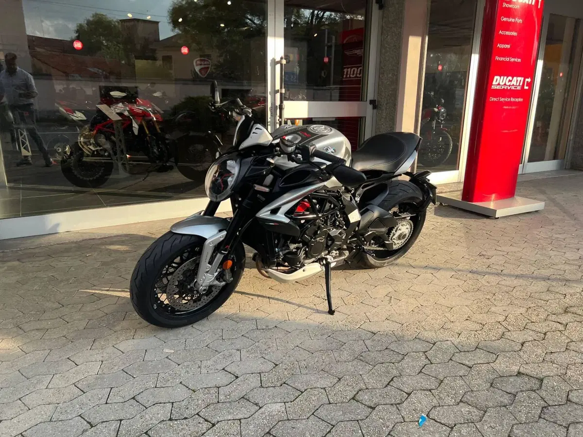 MV Agusta Dragster 800 RC SCS (2021 - 22) (2)