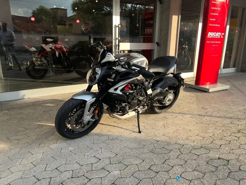 MV Agusta Dragster 800 RC SCS (2021 - 22) (2)