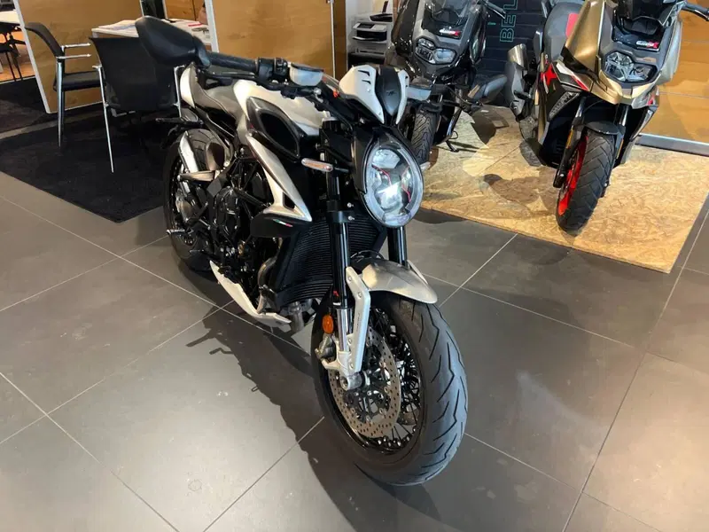 MV Agusta Dragster 800 RC SCS (2021 - 22) (9)