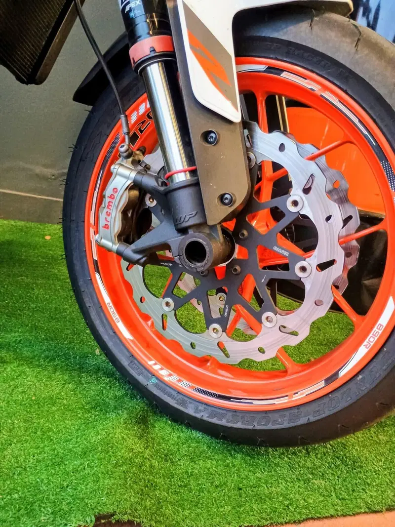 KTM 890 Duke R (2020) (9)