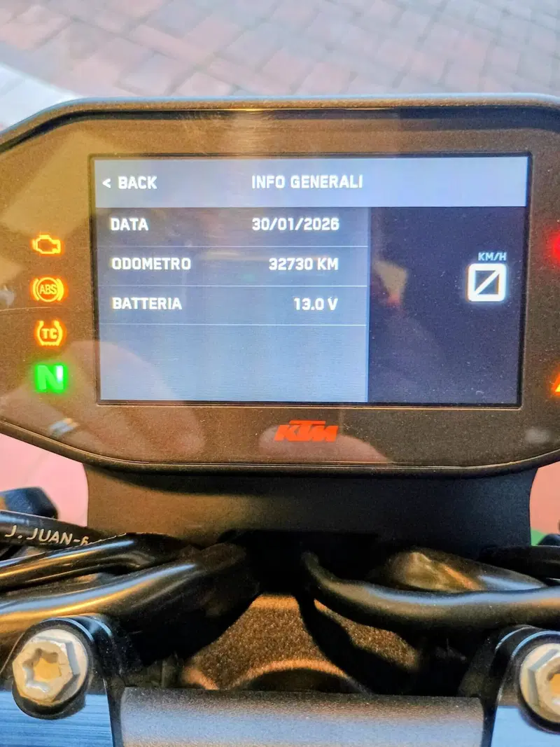 KTM 890 Duke R (2020) (10)