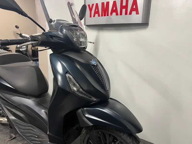 Piaggio Beverly 300 Hpe (2021) (2)