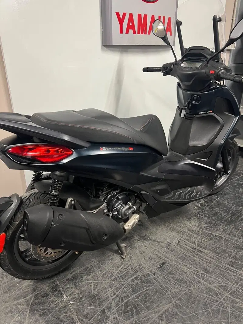 Piaggio Beverly 300 Hpe (2021) (4)