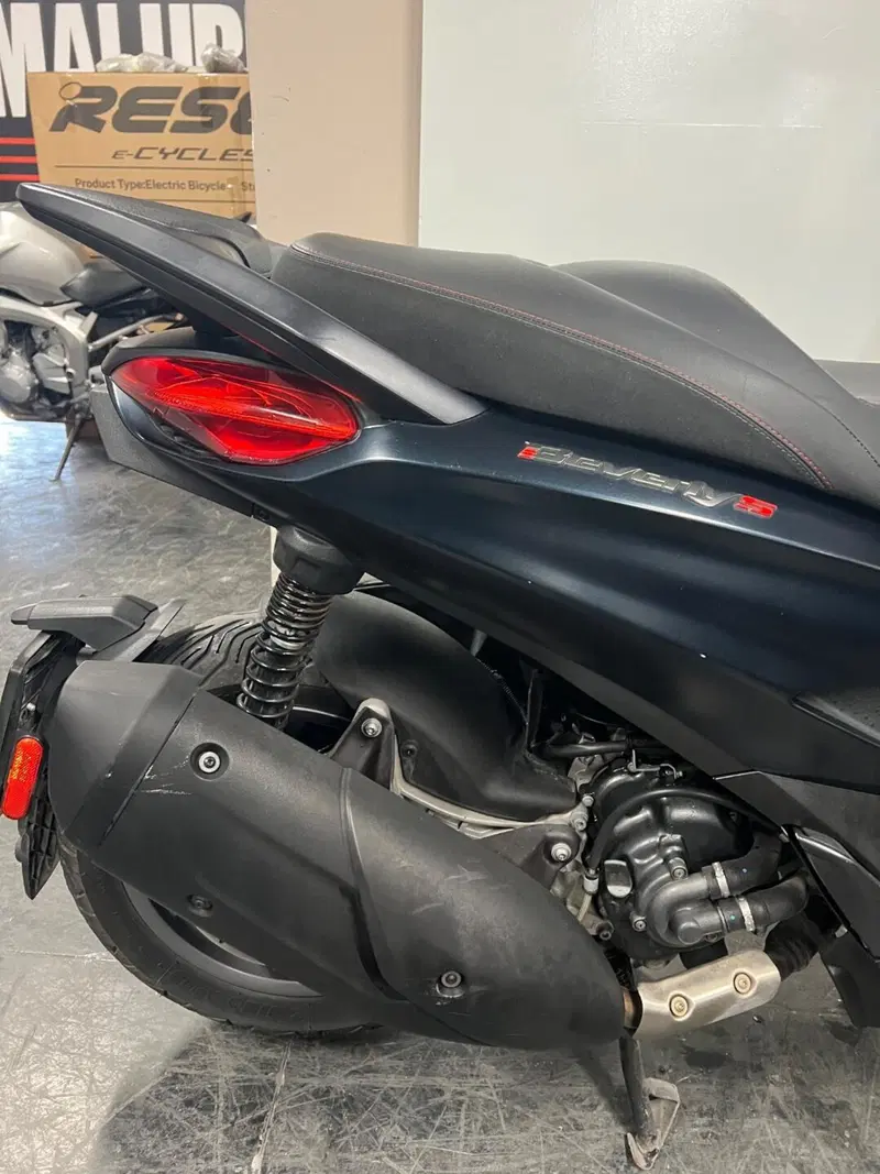 Piaggio Beverly 300 Hpe (2021) (5)