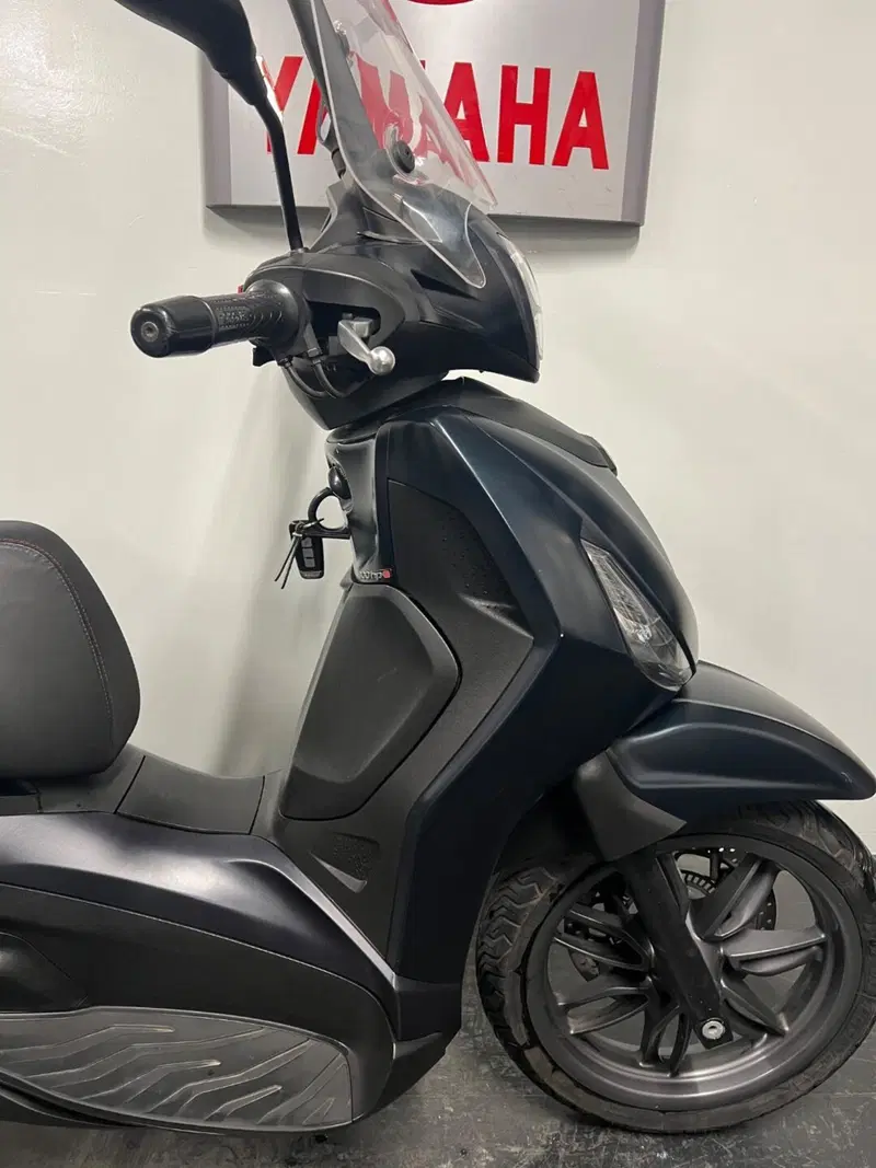 Piaggio Beverly 300 Hpe (2021) (6)