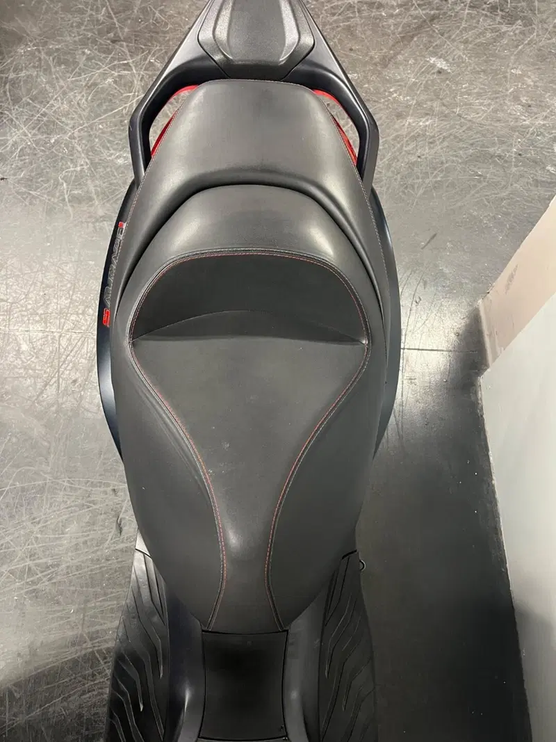 Piaggio Beverly 300 Hpe (2021) (7)