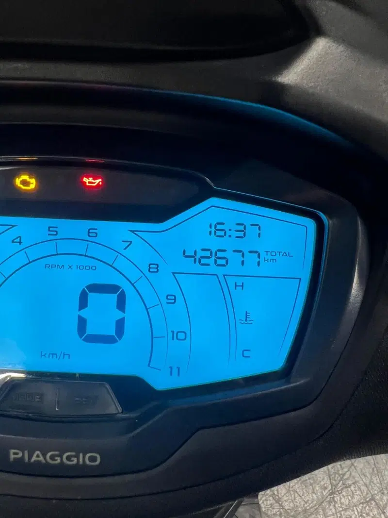 Piaggio Beverly 300 Hpe (2021) (9)