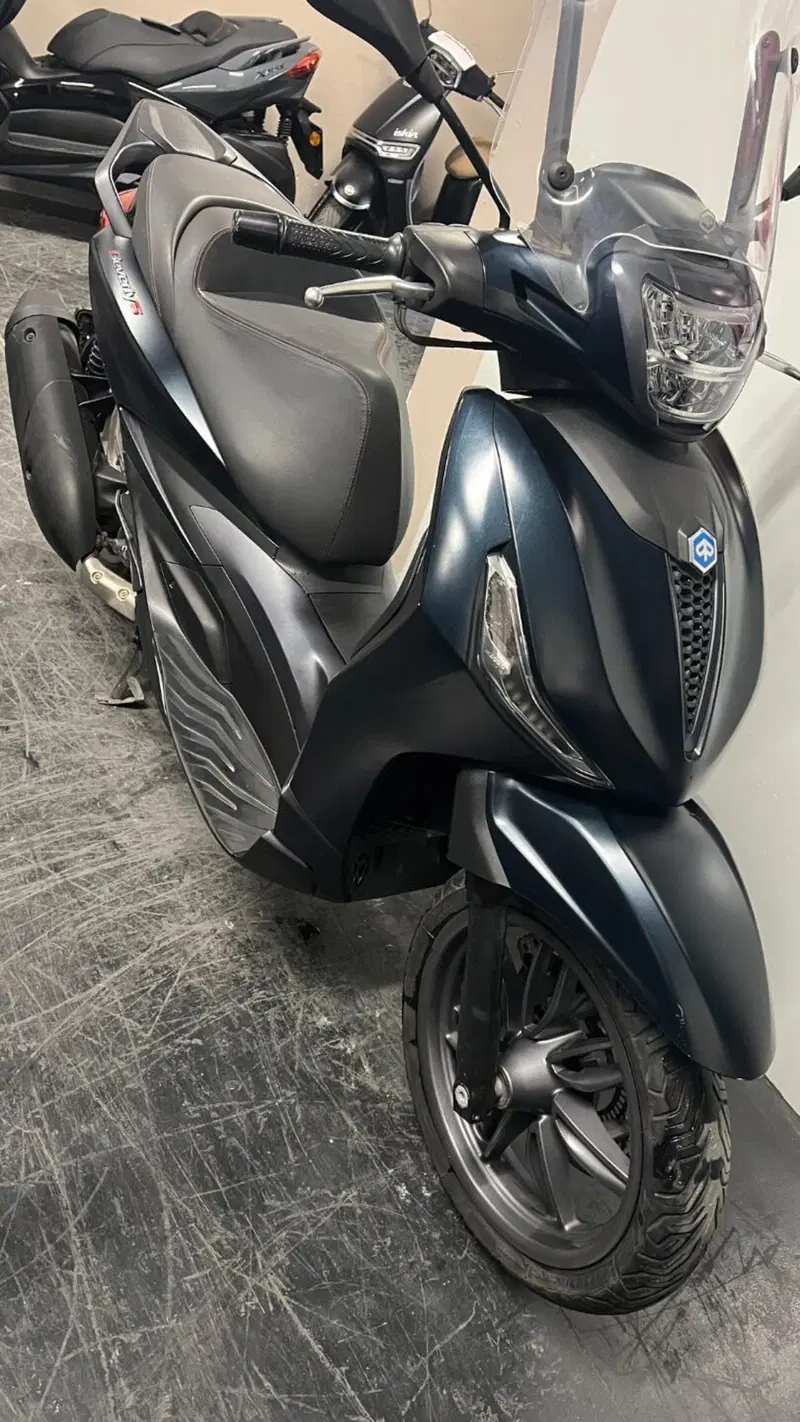 Piaggio Beverly 300 Hpe (2021) (10)