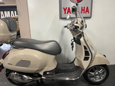 Vespa GTS 300 (2023 - 24) usata