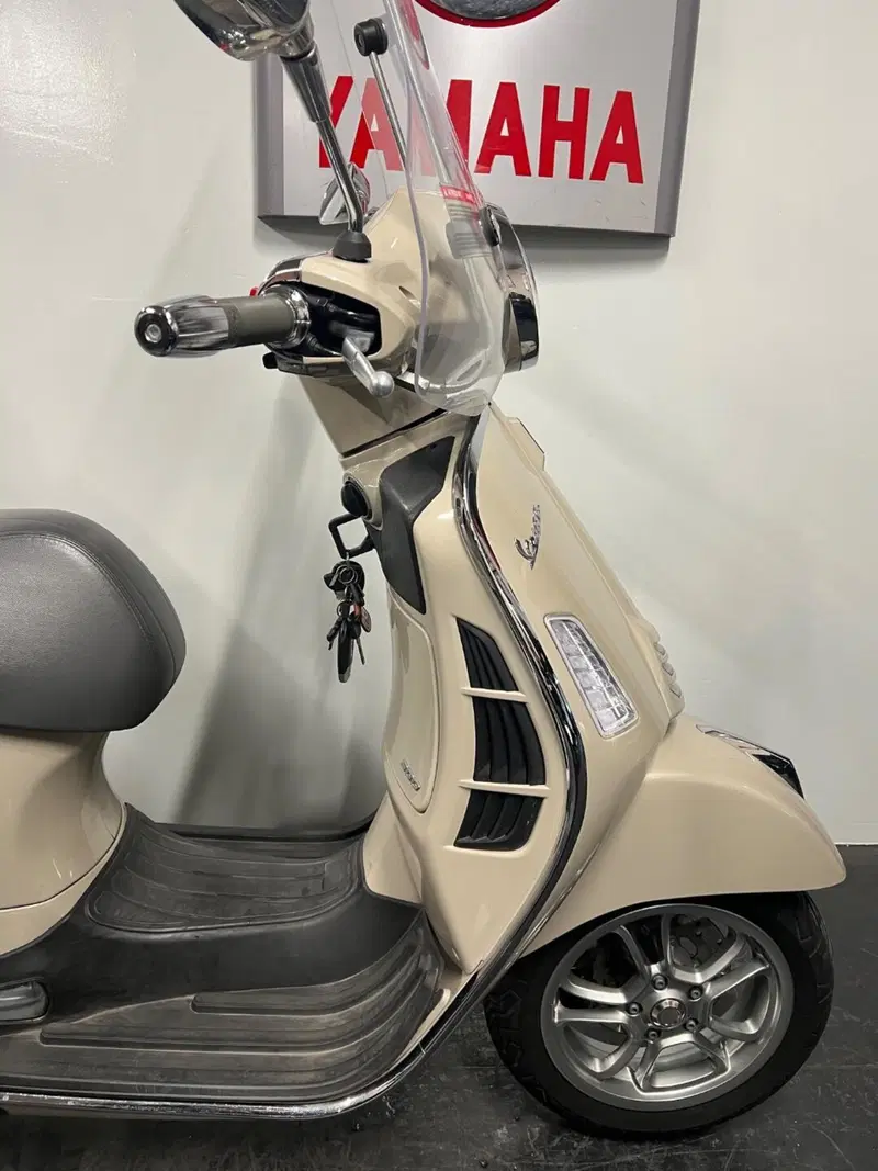 Vespa GTS 300 (2023 - 24) (6)