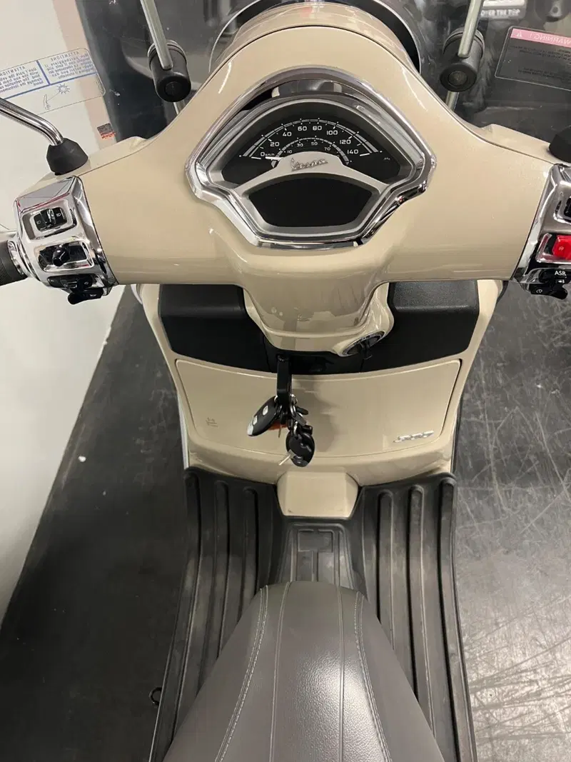 Vespa GTS 300 (2023 - 24) (8)