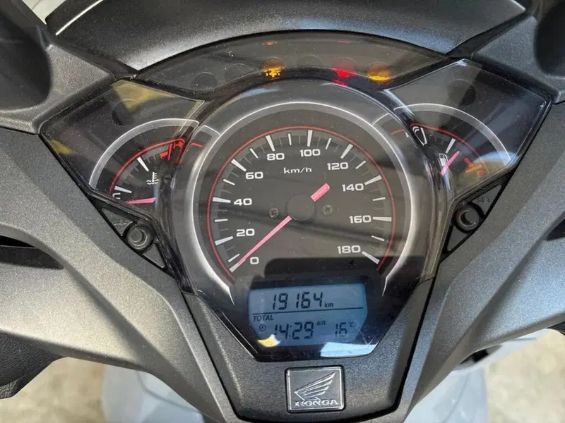 Honda SH 300 i ABS (2016 - 20) (8)