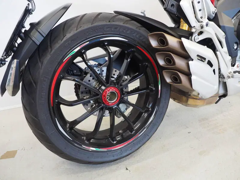 MV Agusta Turismo Veloce 800 (2014 - 16) (3)