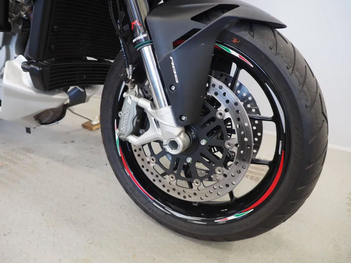 MV Agusta Turismo Veloce 800 (2014 - 16) (7)