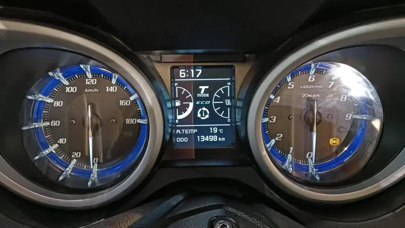 Yamaha T-Max 530 (2017 - 19) (6)
