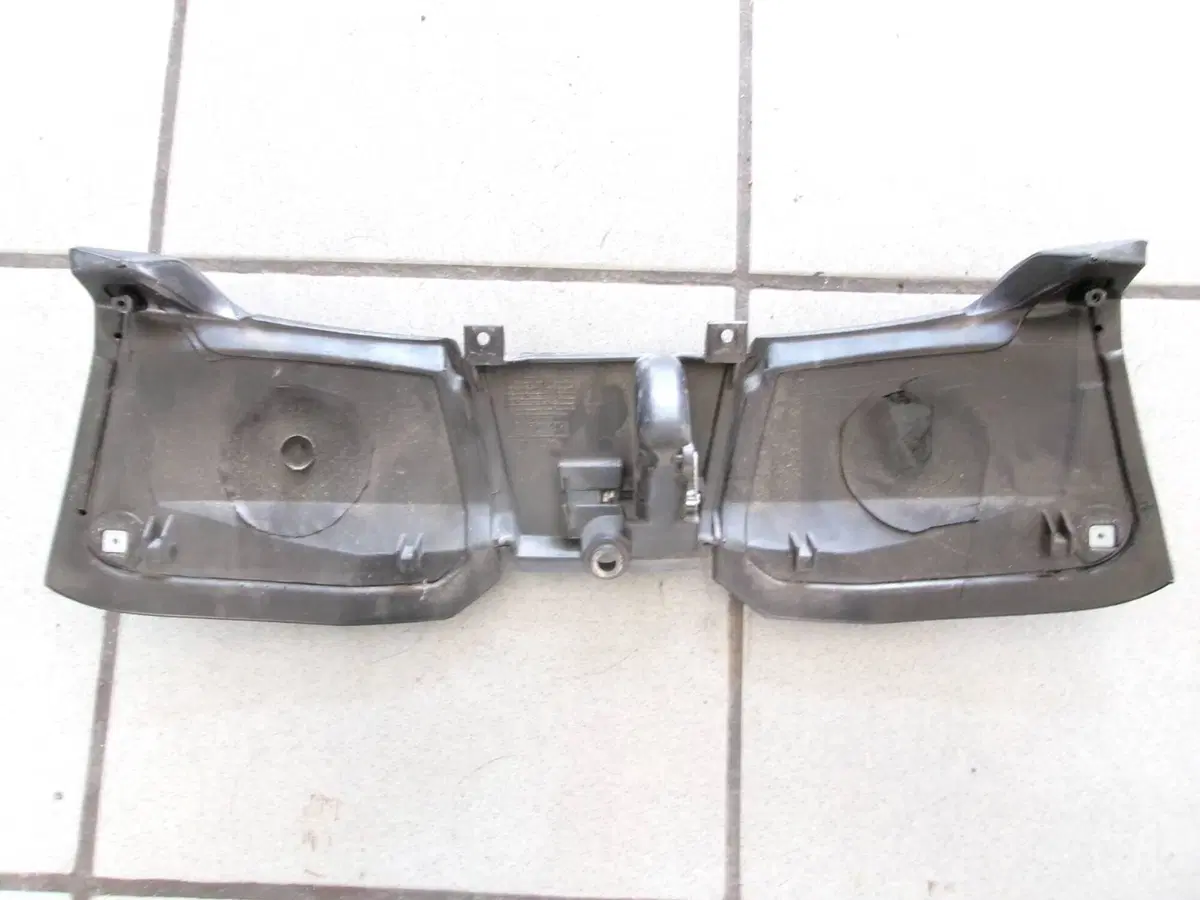 PROTEZIONE GINOCCHIA PIAGGIO MP3 350 SPORT (2)