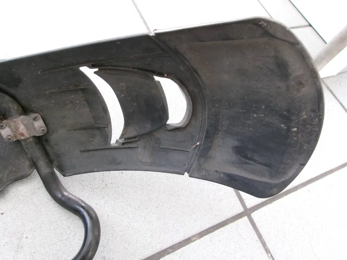 PARAFANGO ANTERIORE SINISTRO PIAGGIO MP3 350 SPORT (6)