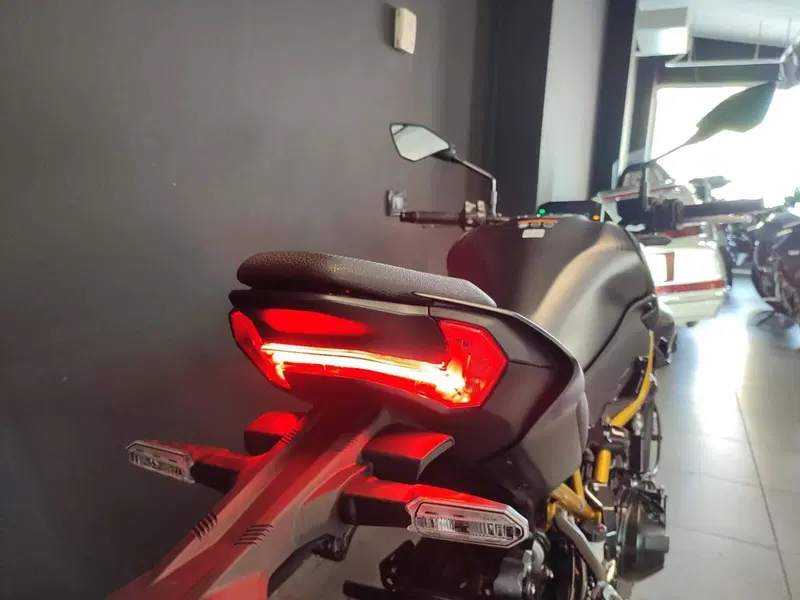 Kawasaki Z 900 (2025 - 26) (7)