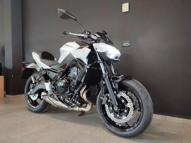 Kawasaki Z 650 (2025 - 26) (4)
