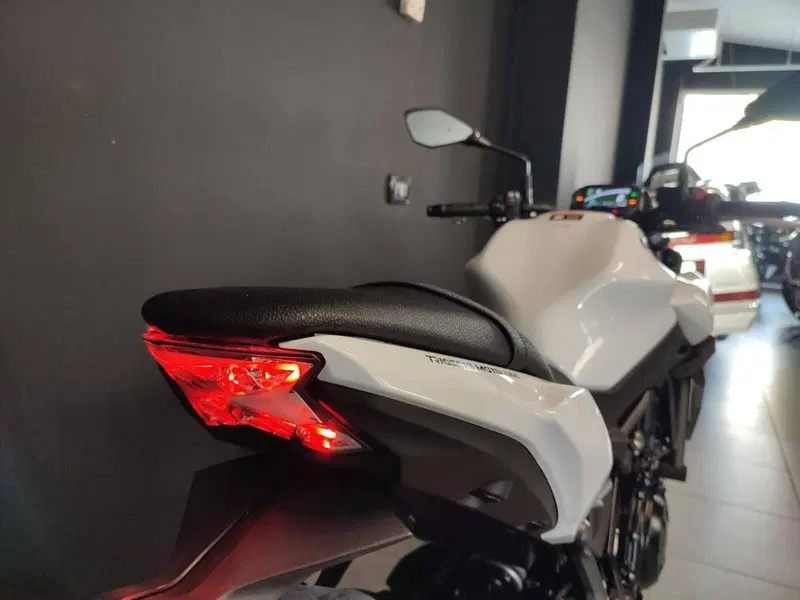 Kawasaki Z 650 (2025 - 26) (7)