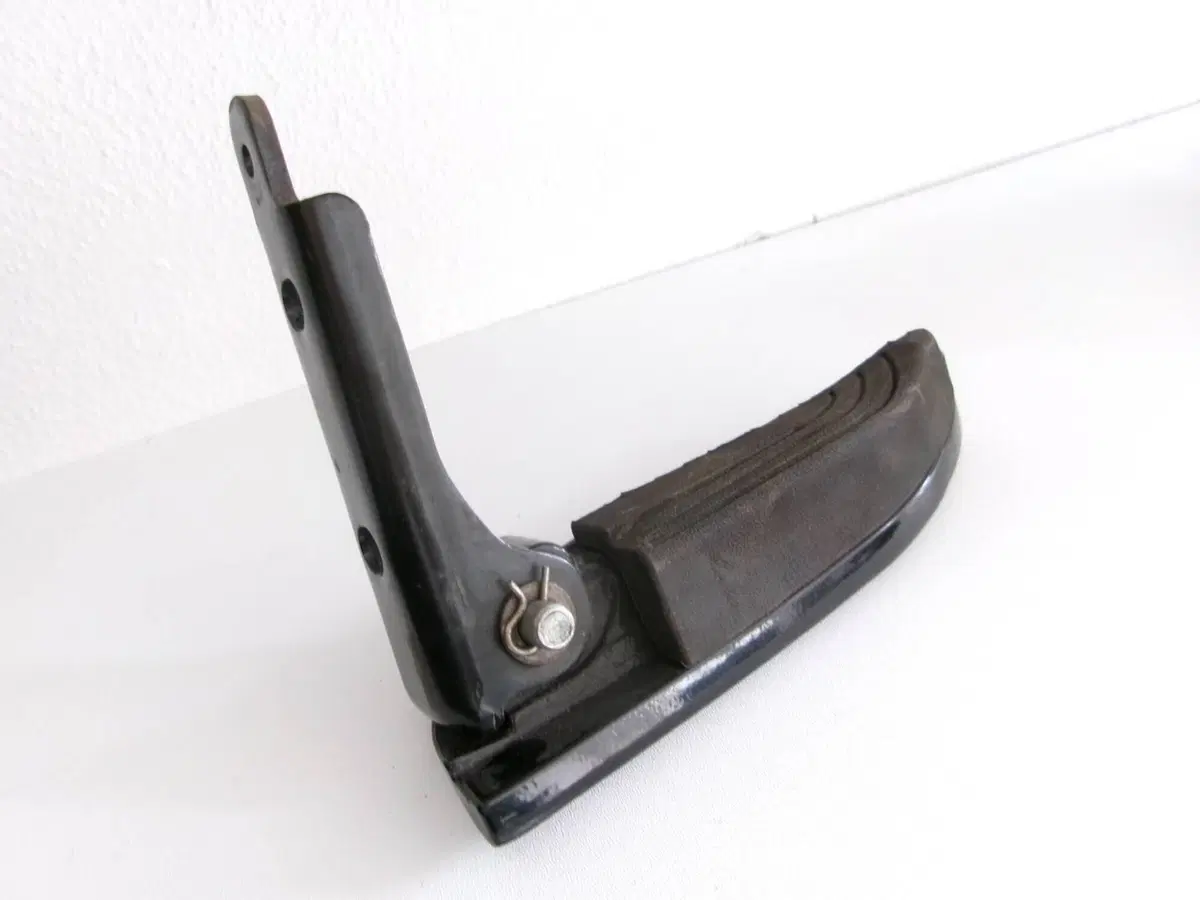 PEDANA PASSEGGERO DESTRA PIAGGIO MP3 350 SPORT (2)