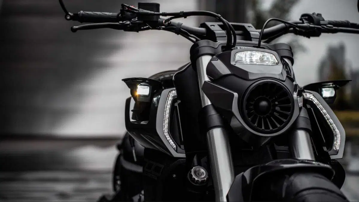Benda LFC700 PRO, la sport cruiser si evolve tra tecnologia e design (2)
