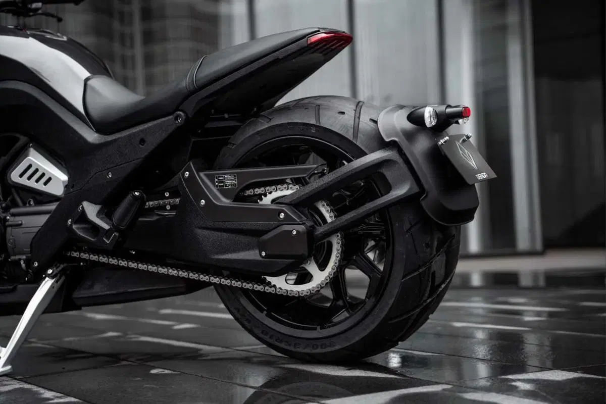 Benda LFC700 PRO, la sport cruiser si evolve tra tecnologia e design (4)