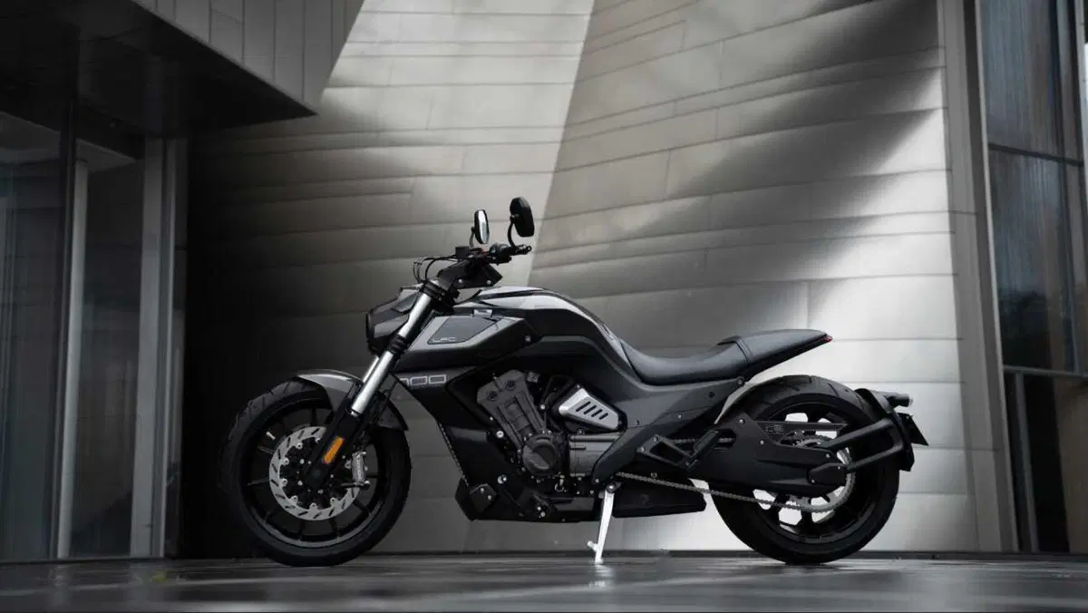 Benda LFC700 PRO, la sport cruiser si evolve tra tecnologia e design (5)