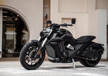 Benda LFC700 PRO, la sport cruiser si evolve tra tecnologia e design