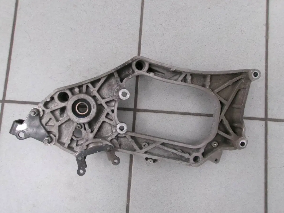 BRACCIO OSCILLANTE POSTERIORE PIAGGIO MP3 350 SPOR (3)