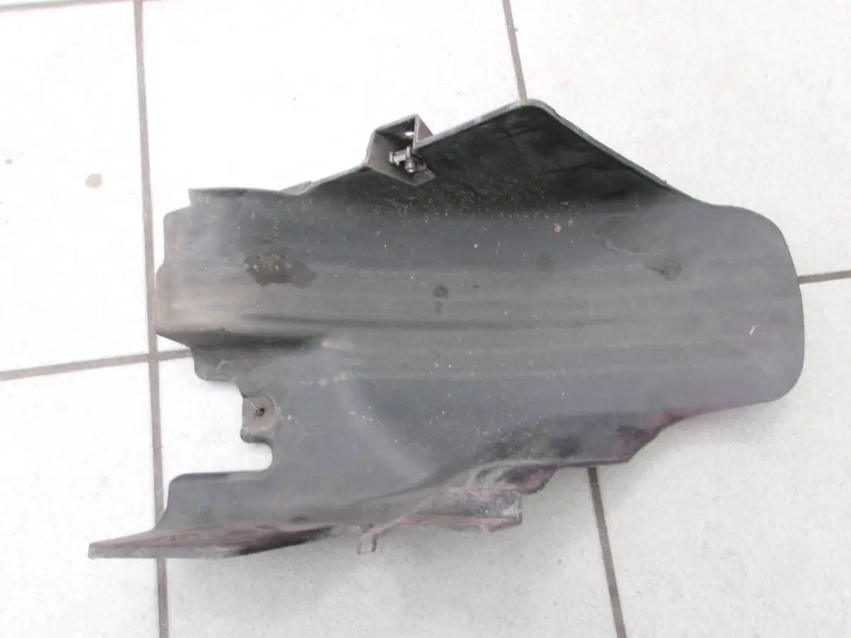 PARAFANGO POSTERIORE PIAGGIO MP3 350 SPORT (6)