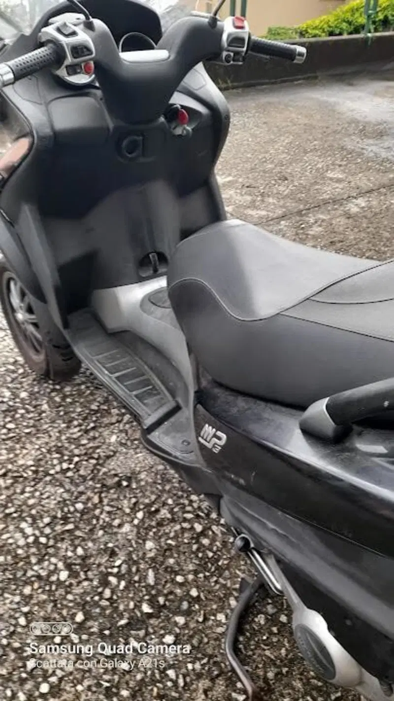 Piaggio MP3 250 i.e. (7)
