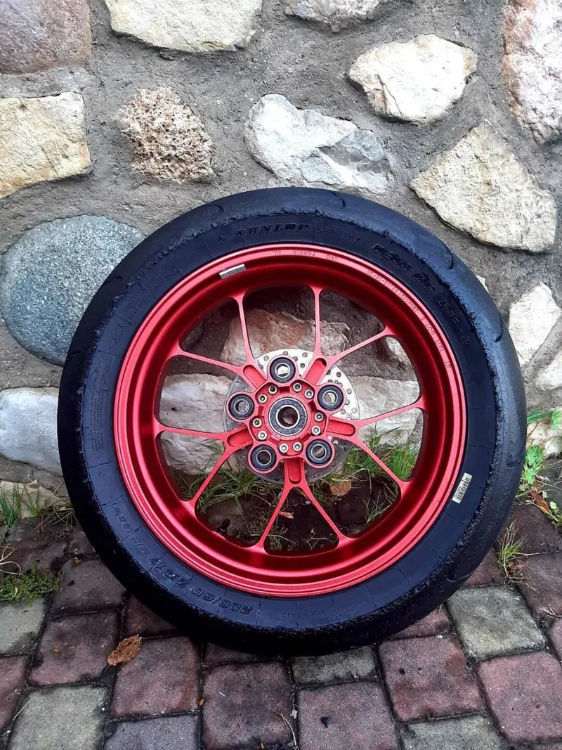 Cerchi forgiati Aprilia RSV 4 o Tuono V4 (2)