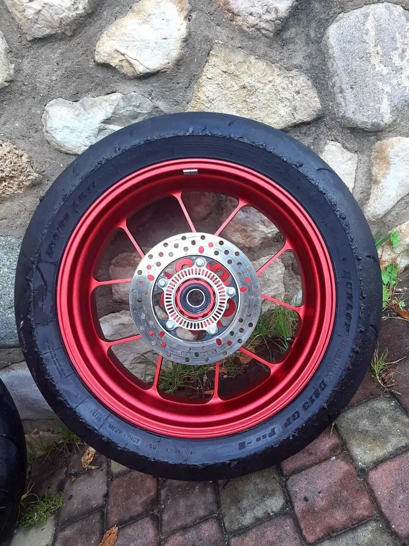 Cerchi forgiati Aprilia RSV 4 o Tuono V4 (3)