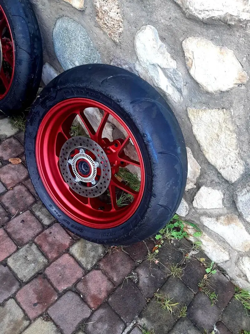 Cerchi forgiati Aprilia RSV 4 o Tuono V4 (4)