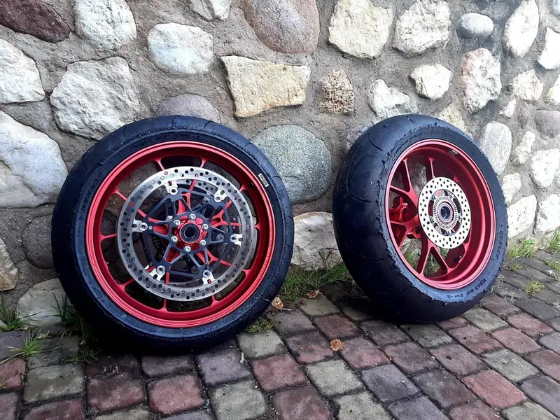 Cerchi forgiati Aprilia RSV 4 o Tuono V4 (5)