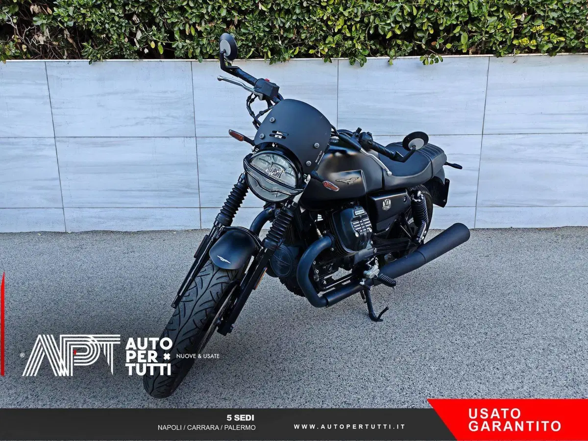 Moto Guzzi V7 Stone (2021 - 24)