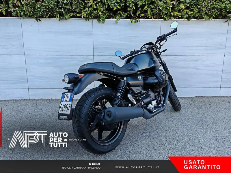 Moto Guzzi V7 Stone (2021 - 24) (3)