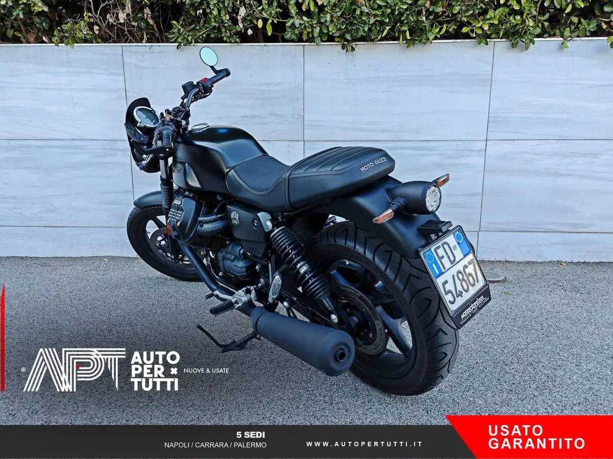 Moto Guzzi V7 Stone (2021 - 24) (4)