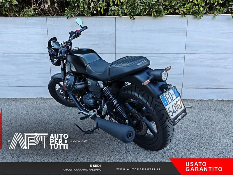Moto Guzzi V7 Stone (2021 - 24) (4)