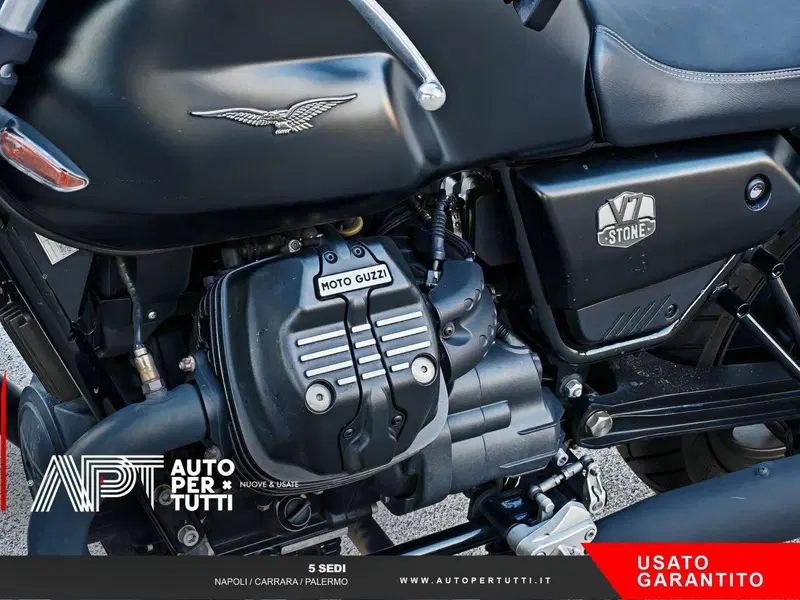 Moto Guzzi V7 Stone (2021 - 24) (8)