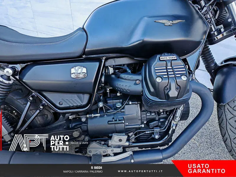 Moto Guzzi V7 Stone (2021 - 24) (10)
