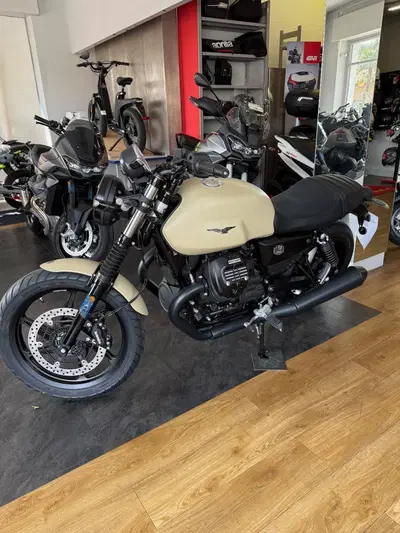 Moto Guzzi V7 Stone (2025 - 26) nuova